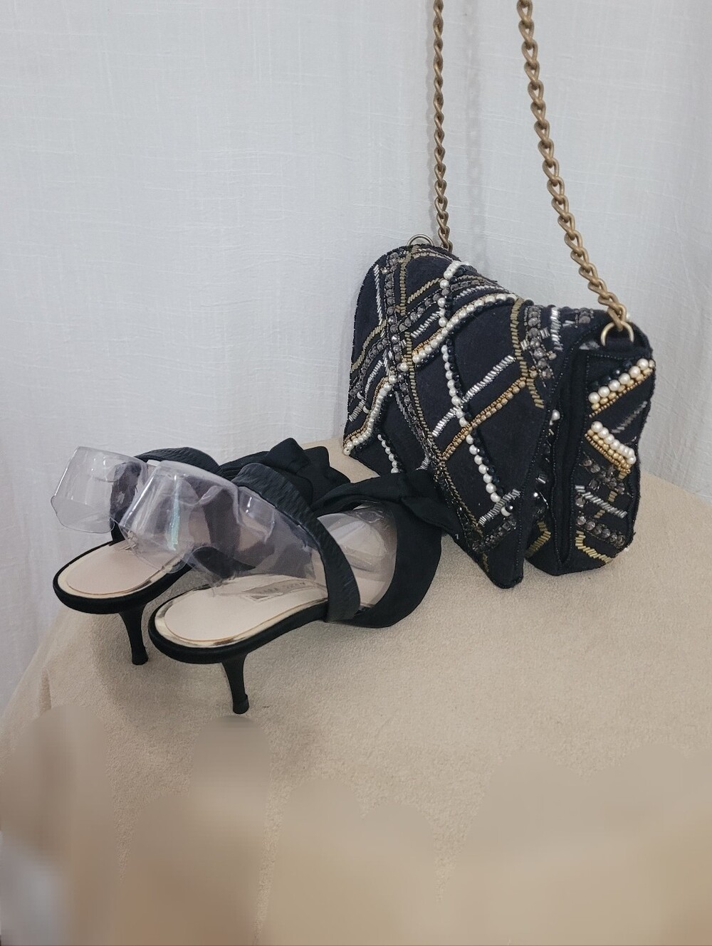 Black Pointed Slingback Kitten Heels with Bow - Picture 9 of 12
